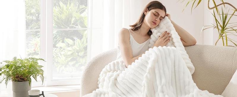 Snuggle Up in Style! ✨ Discover the Ultimate Striped Flannel Fleece Blanket – Your Cozy Companion for Every Season!