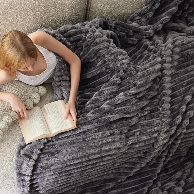 Snuggle Up in Style! ✨ Discover the Ultimate Striped Flannel Fleece Blanket – Your Cozy Companion for Every Season!